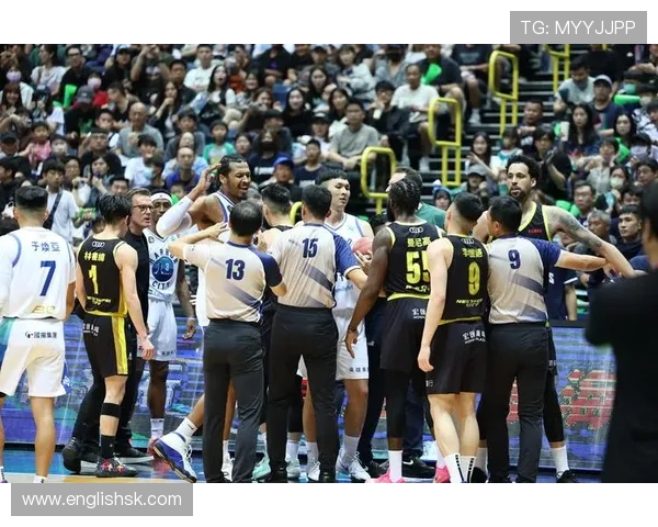 激情碰撞攻防博弈一场篮球比赛的全景式复盘与启示成长精神与团队战术亮点 - 副本 - 副本 (2) - 副本