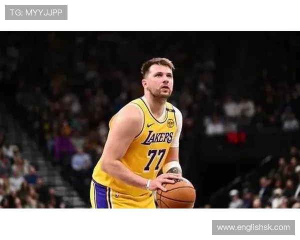 篮球头条：詹姆斯超越历史再创辉煌 东契奇带领独行侠迎来新篇章