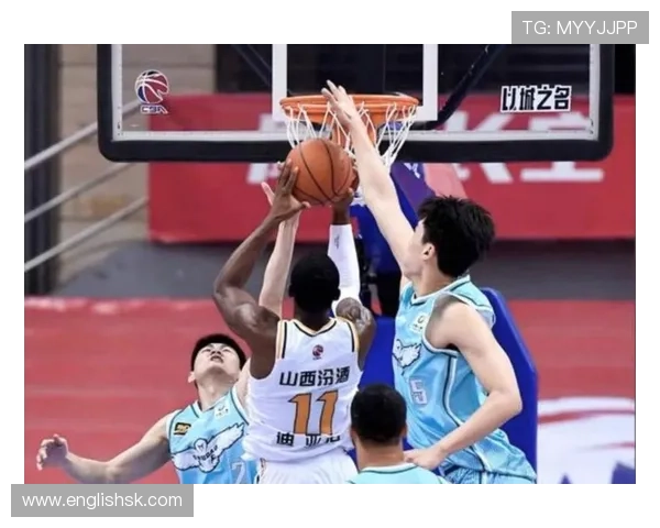 CBA赛场风云再起，明星球员关键战役展现超凡实力 - 副本 (2)